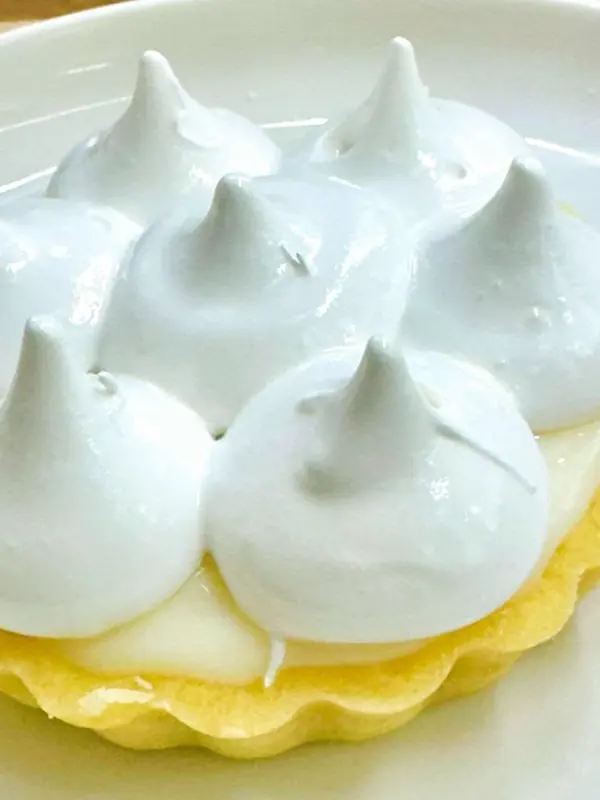 Pie de limón individual con merengue